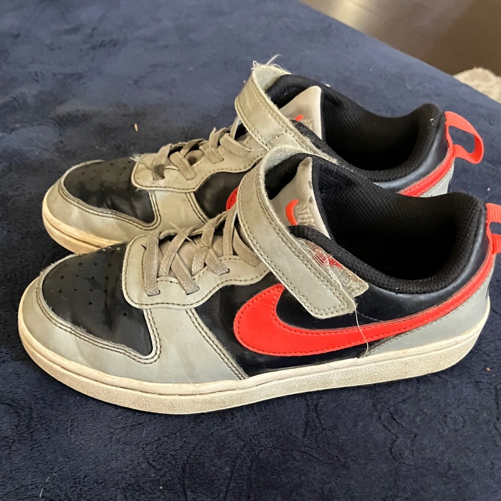 Nike Kids Navy Blue and Gray Sneakers with Red Swoosh